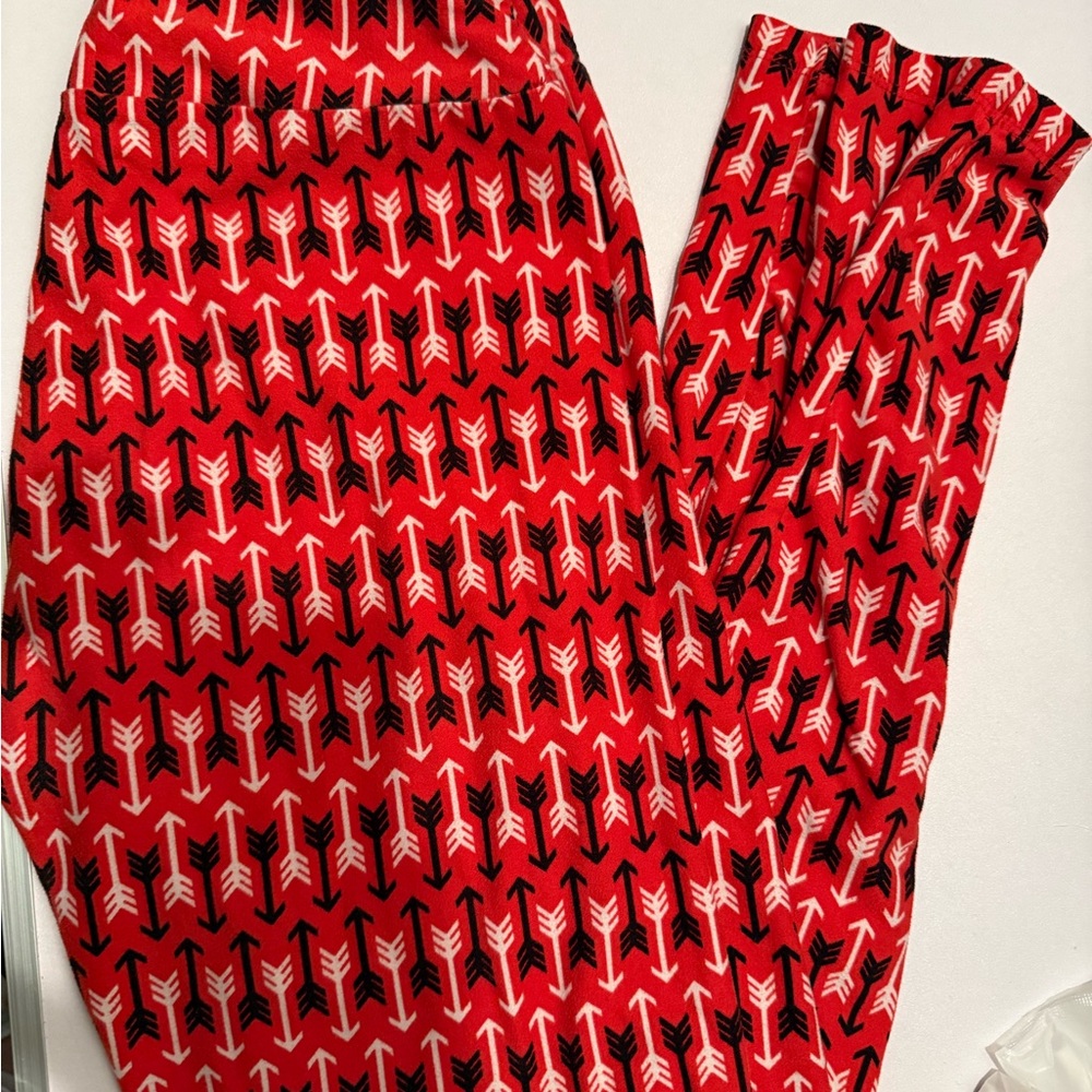 Red Arrow Patterned leggings